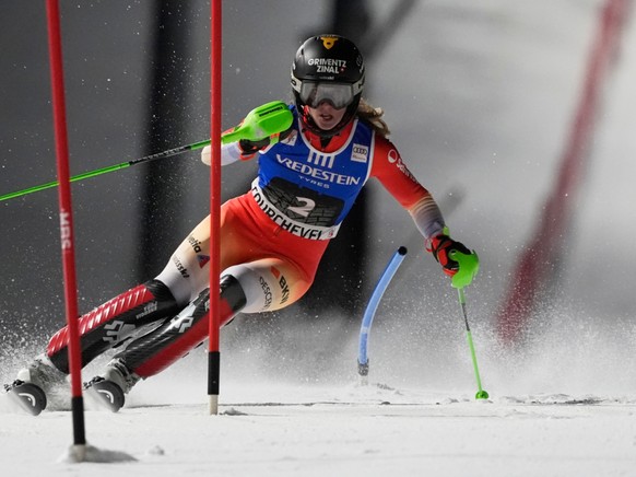 Camille Rast dans le coup au slalom de Courchevel