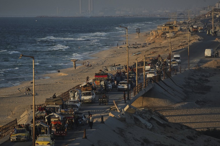 Displaced Palestinians fleeing from northern Gaza Strip move with their belongings along the Sea Road, in central Gaza, Thursday, Sept. 4, 2025. (AP Photo/Jehad Alshrafi)
Israel Palestinians Gaza