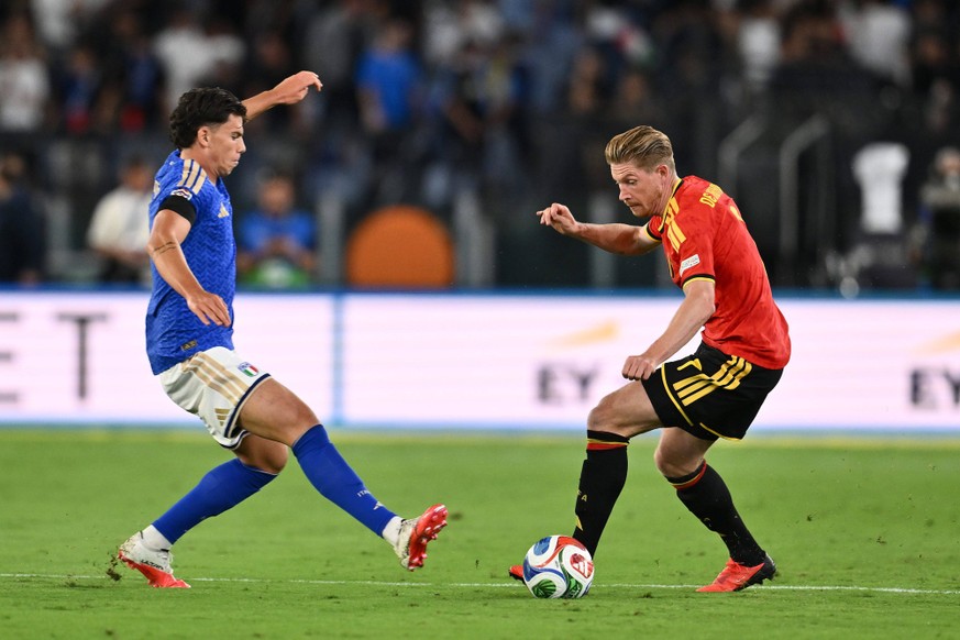 IPA88986729 - Alessandro Romano ITA and Kevin De Bruyne BEL are in action during the UEFA Nations League 2026-27 League Phase Matchday 1 match between Italy and Belgium at the Olympic Stadium on Septe ...