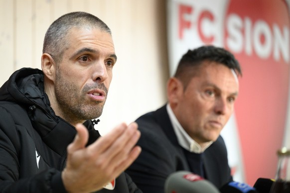 Le nouvel entraineur du FC Sion Fabio Celestini, gauche, et le directeur du football du FC Sion Pablo Iglesias, droite, parlent lors d&#039;une conference de presse de presentation le jour de sa prise ...