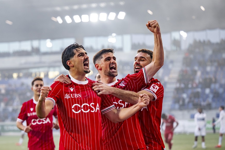 Joie de Theo Berdayes (SIO), gauche, apres avoir marque le but du 0:2 au gardien Karlo Letica (LS) avec son coequipier Rilind Nivokazi (SIO) lors de la rencontre de football de Super League entre FC L ...