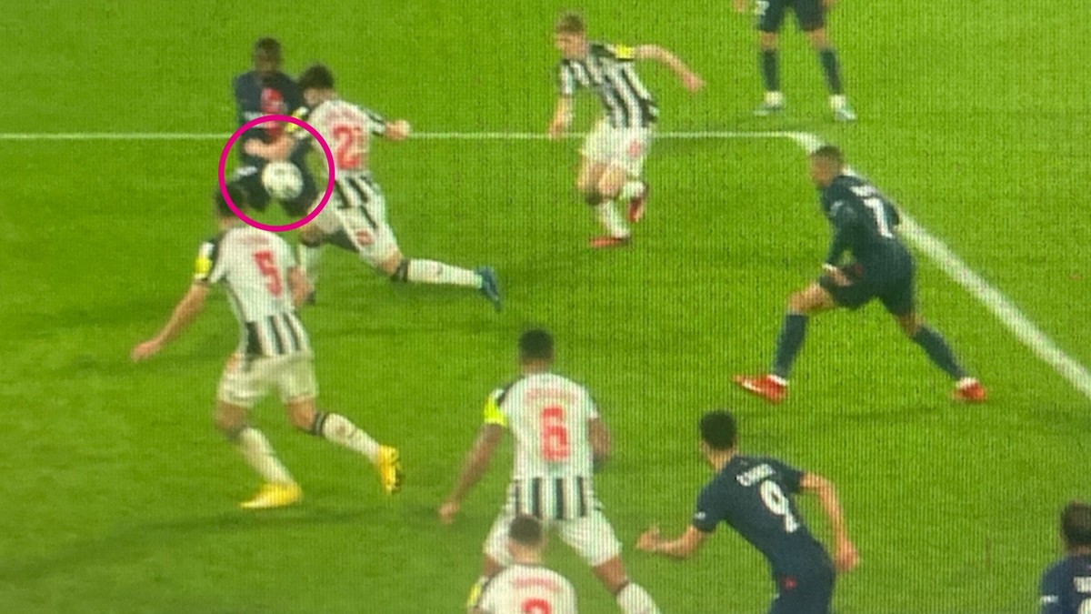 Faute de main lors de PSG-Newcastle: y'avait-il penalty?