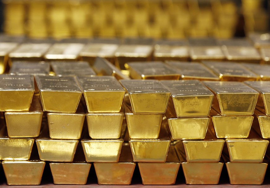 FILE - In this Tuesday, July 22, 2014, file photo, gold bars are stacked in a vault at the United States Mint, in West Point, N.Y. (AP Photo/Mike Groll, File)
Gold-Price Record