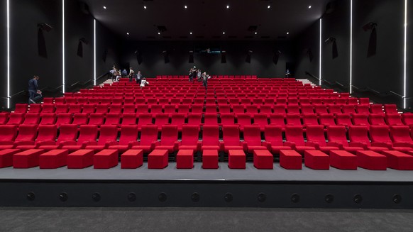 Ein Mega-Saal der Arena Cinemas im Stuecki Park in Basel, am Mittwoch, 30. Juni 2021. Arena Cinemas stellen mit 14 Saelen das modernste Kino der Schweiz auf und ergaenzen das Angebot mit einem Bowling ...