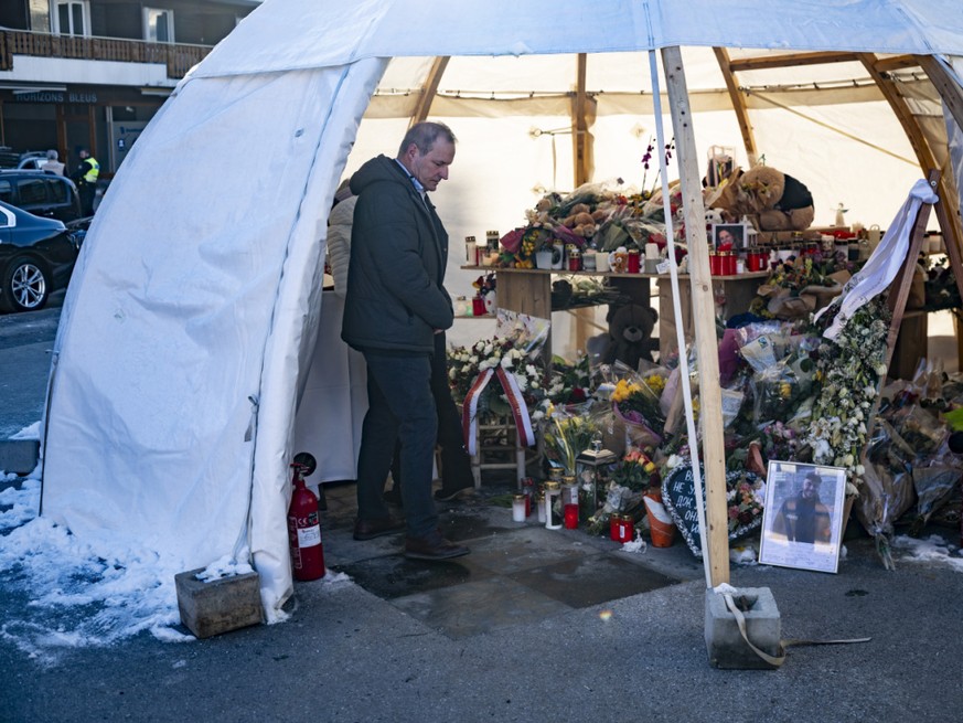 Le mémorial dédié aux victimes de l'incendie de Crans-Montana a pris feu dimanche matin. (Photo d'archive)