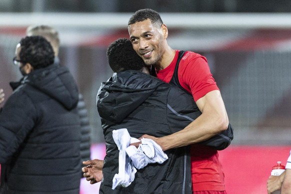 Le Sedunois Guillaume Hoarau se rejouit apres le dernier match de la saison de football de Super League entre le FC Sion et le FC Basel, ce vendredi 21 mai 2021 au stade de Tourbillon a Sion. (KEYSTON ...