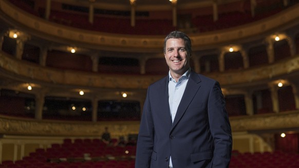 Der designierte Intendant des Zuercher Opernhauses Matthias Schulz posiert fuer ein Portrait im Saal des Opernhauses, am Donnerstag 10. April 2025 in Zuerich. (KEYSTONE/Til Buergy)
