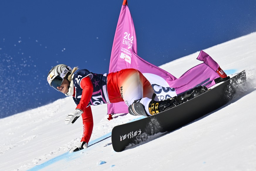 epa11975626 Julie Zogg of Switzerland competes in the Parallel Giant Slalom at the FIS Snowboard &amp; Freestyle World Championships in St. Moritz, Switzerland, 20 March 2025. EPA/GIAN EHRENZELLER