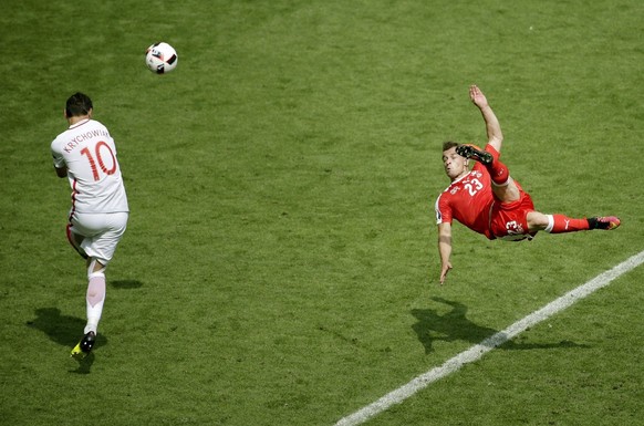 epa05601735 YEARENDER 2016 JUNE..Xherdan Shaqiri of Switzerland (R) scores a goal as Grzegorz Krychowiak of poland tries to defend, during their UEFA EURO 2016 round of 16 match at the Stade Geoffroy  ...