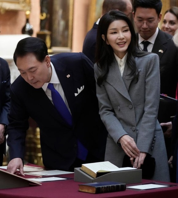 LONDON, ENGLAND - NOVEMBER 21: King Charles III with Queen Camilla shows The President of Korea Yoon Suk Yeol and First Lady, Kim Keon Hee a display of Korean items from the Royal Collection, inside B ...