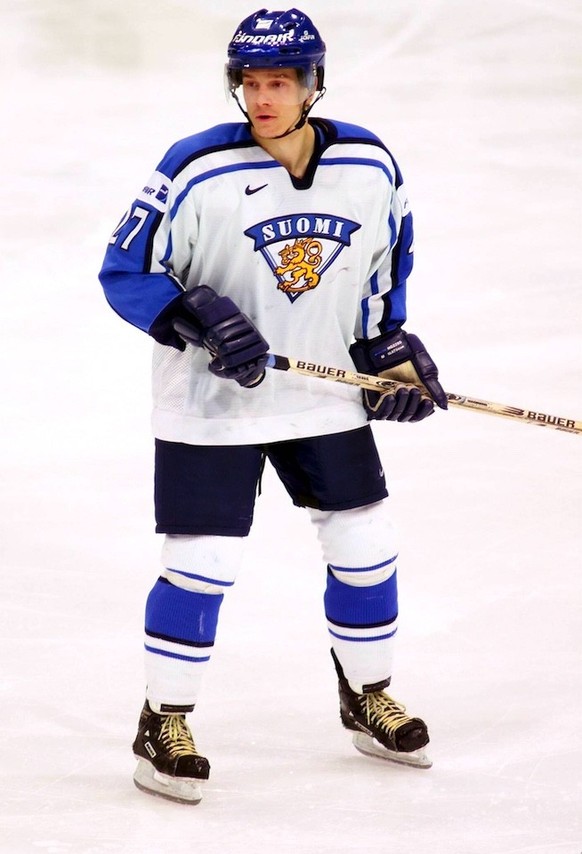 IMAGO / SPHO-C

Juha Lind (Finnland) Eishockey WM Herren IIHF Weltmeisterschaft 2001, Länderspiel, Viertelfinale, Nationalmannschaft, Nationalteam Einzelbild KölnArena / Köln Arena Köln