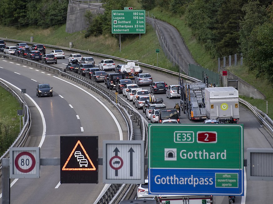 Les automobilistes en direction du Sud devaient compter avec 2 heures d&#039;attente ce week-end au Gothard (archives).