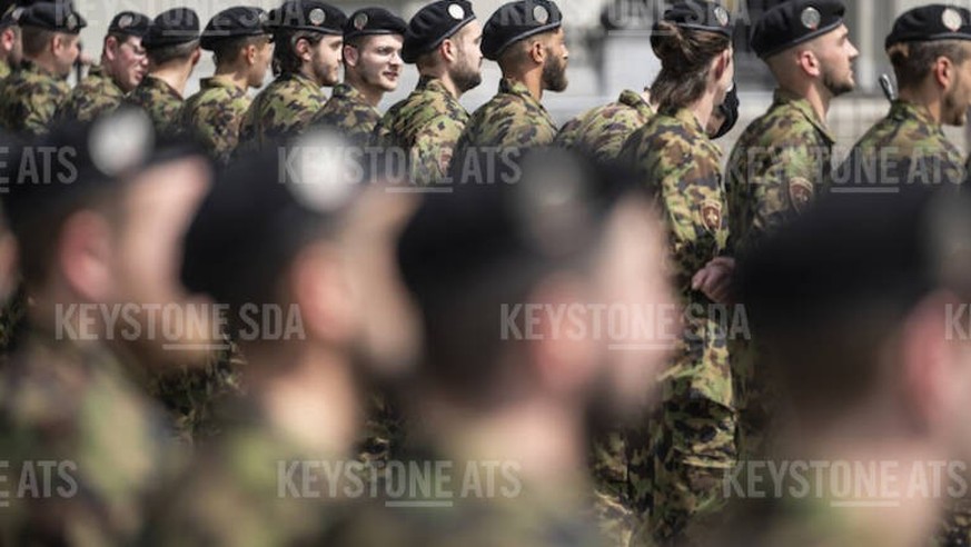 Un Suisse devient une femme pour éviter le service militaire