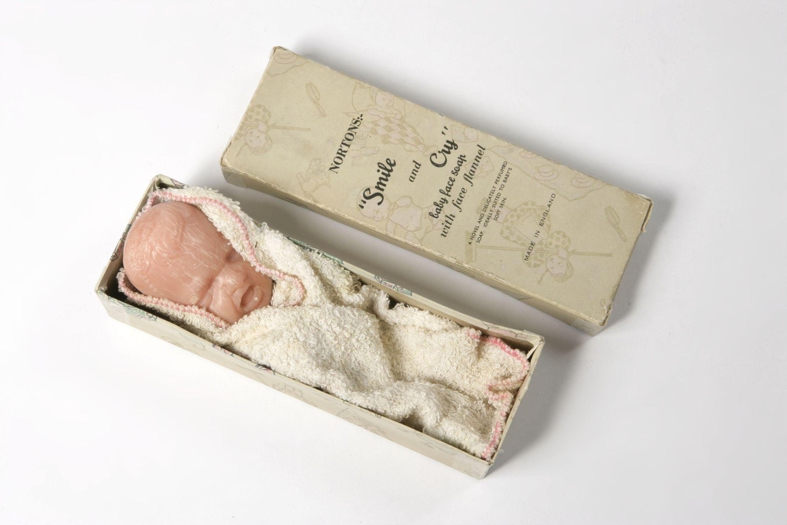 Nortons Smile and Cry Babyseife
Aus dem Victoria &amp;amp; Albert Museum, London, Grossbritannien: