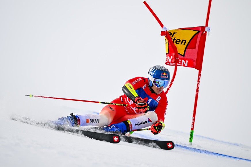 Marco Odermatt sur les pentes du glacier de Sölden.