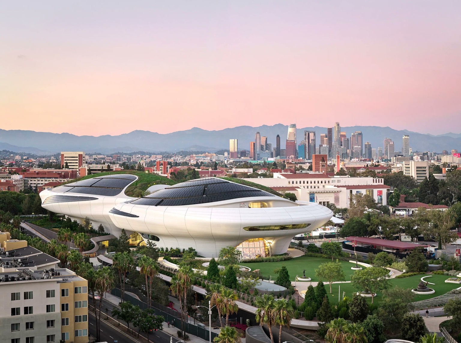 Le Lucas Museum of Narrative Art s'apprête à ouvrir officiellement ses portes le 22 septembre 2026 à Exposition Park, à Los Angeles.