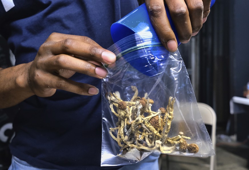 Les membres du réseau consommaient des substances psychotropes tels que des champignons hallucinogènes ou de l'ayahuasca.