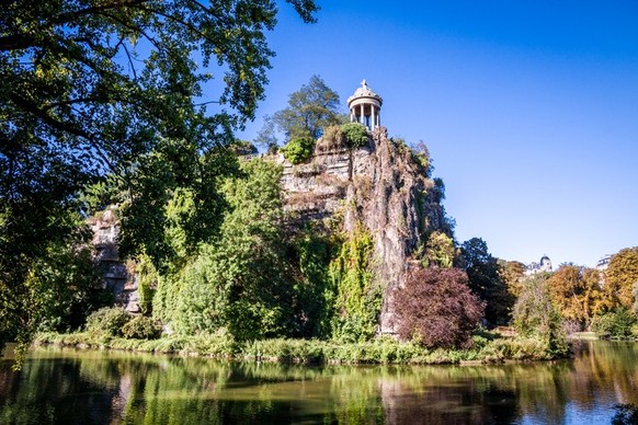 Sibyl temple and lake in Buttes-Chaumont Park, Paris, France