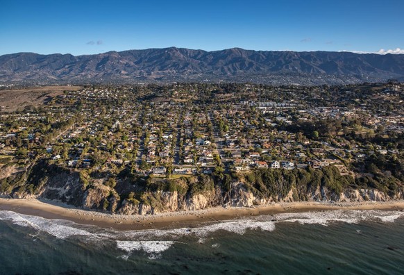 Bienvenue à Montecito, le paradis doré où se sont retranchés Harry et Meghan depuis qu'ils ont quitté la famille royale, en 2020.