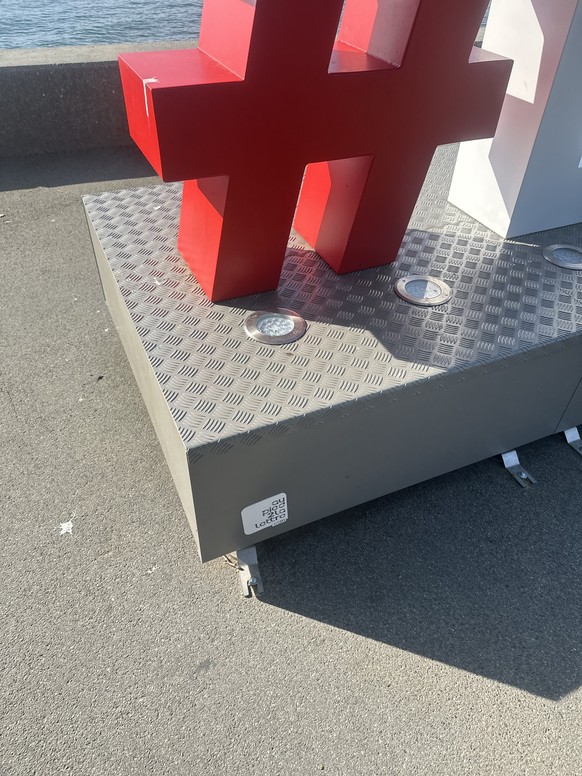 Tiens, un premier autocollant.