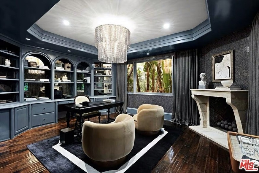 C'est probablement dans ce bureau que Kris Jenner a négocié le prix de la sex-tape de sa fille Kim.
