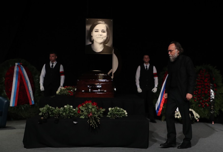 epa10134277 Russian political philosopher Alexander Dugin, leader of the International Eurasian Movement, attends a mourning ceremony for his daughter, Russian journalist and political scientist Darya ...