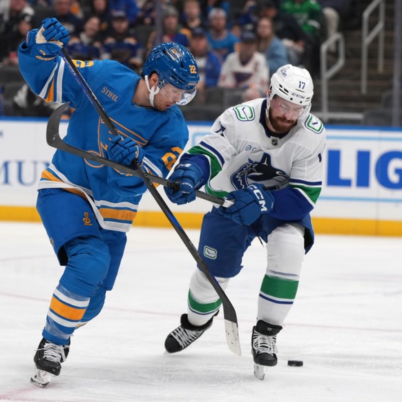 Pius Suter (à gauche) est au repos forcé pour un mois