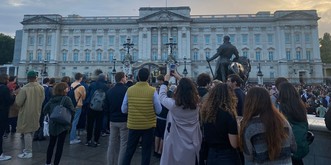 «Sans elle, le monde va changer», témoignages dans une Londres en deuil