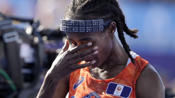 Sifan Hassan, of the Netherlands, reacts after crossing the finish line to win the gold medal at the end of the women&#039;s marathon competition at the 2024 Summer Olympics, Sunday, Aug. 11, 2024, in ...