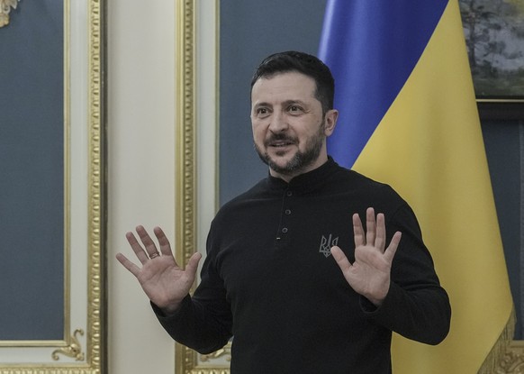 epa11987717 Ukrainian President Volodymyr Zelensky addresses a press conference to inform the media over the US-mediated talks between Ukraine and Russia, in Kyiv, Ukraine, 25 March 2025, amid the ong ...