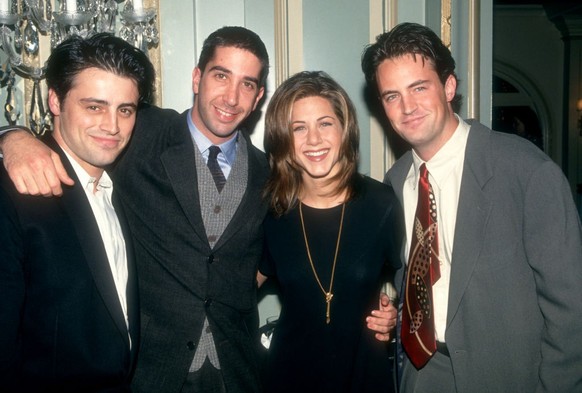LOS ANGELES, CA - JANUARY 9:  American actors Matt LeBlanc, David Schwimmer, Jennifer Aniston and Matthew Perry of the television comedy, Friend&#039;s pose for a portrait during an NBC Press Tour Par ...