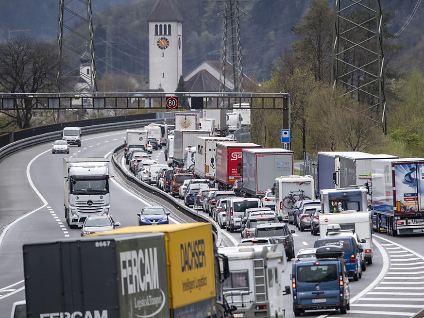 Pour lundi, Viasuisse s'attend à des bouchons sur la route des retours en direction du nord entre 12h00 et 21h00.