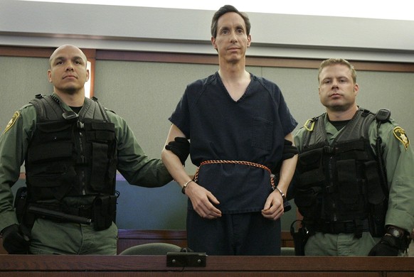 Warren Jeffs appears in a courtroom surrounded by guards in Las Vegas, Thursday, Aug. 31, 2006. Jeffs waived his right to extradition and will be returned to Utah for trial. Jeffs is the leader of the ...