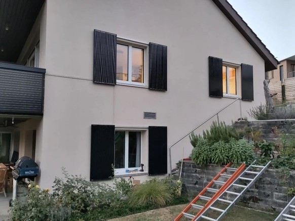 Ces volets produisent environ 333 kWh par fenêtre et par an.