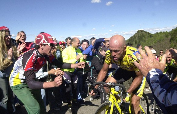 Italian Marco Pantani rides up the mountain &#039;Zoncolan&#039; during the 12th stage of the Giro d&#039;Italia between San Dona&#039; Di Piave and Zoncolan on Thursday, 22 May 2003. EPA-PHOTO/ANSA/C ...