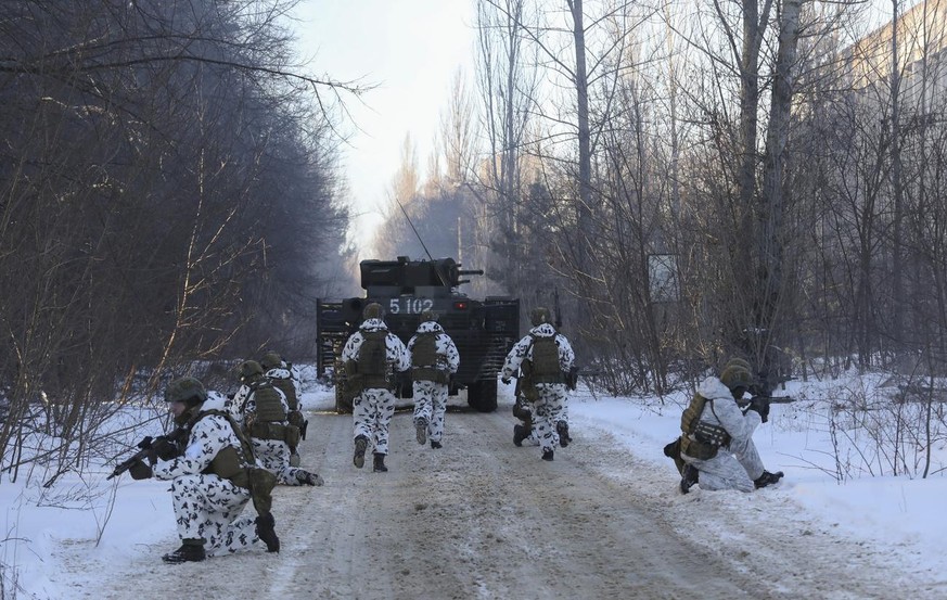 Des unités d&#039;opérations spéciales de la Garde nationale ukrainienne et des forces armées s&#039;exercent à simuler une situation de crise dans une zone urbaine, dans la ville abandonnée de Pripya ...