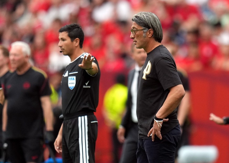 epa13061728 Switzerland's head coach Murat Yakin during the FIFA World Cup 2026 group stage match Switzerland against Canada, in Vancouver, Canada, 24 June 2026. EPA/BOB FRID