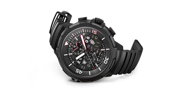 Cette édition a été lancée en 2017 pour célébrer le 50e anniversaire de la collection. Son nom complet est: Aquatimer Perpetual Calendar Digital Date-Month Edition «50 Years Aquatimer».