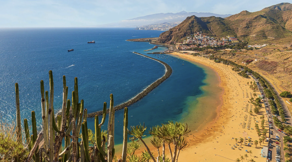 Playa de las Teresitas, Tenerife: Le récif permet même aux enfants de se baigner ici quasiment sans danger.