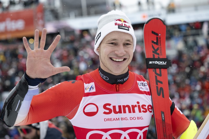 epa12640628 Winner Marco Odermatt of Switzerland shows five fingers for his five consecutive victories in the giant slalom at Adelboden after competing the the men's Giant Slalom race at the Alpi ...
