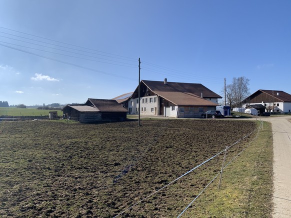 Au premier plan, la ferme de Philippe Bircher.