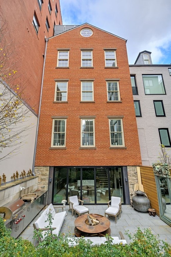 Que s'est-il passé exactement dans la coquette maison de SoHo? L'enquête doit le déterminer.