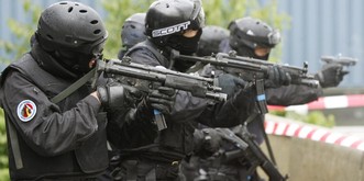Pour lutter contre le terrorisme, faut-il donner plus de moyens à la police?