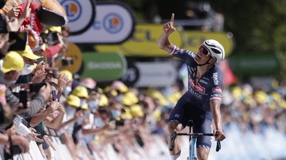 epa09305493 Dutch rider Mathieu Van Der Poel of the Alpecin-Fenix team wins the 2nd stage of the Tour de France 2021 over 183.5 km from Perros-Guirec to Mur de Bretagne Guerledan, France, 27 June 2021 ...