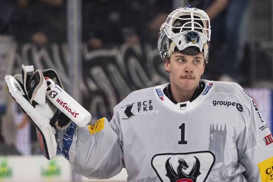 Torhueter Loic Galley (HCFG) schaut aufs Eis, im Spiel der Eishockey National League zwischen EHC Biel-Bienne, EHCB, und Fribourg-Gotteron, HCFG, vom Freitag, 28. November 2025 in der Tissot Arena in  ...