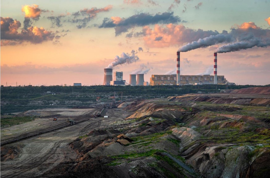 La centrale à charbon de Bełchatów  en Pologne, l'installation la plus émettrice de CO<sub>2</sub> de toute l'Europe.
