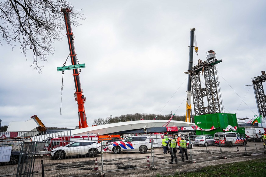 epa11169829 A general view over a partially collapsed bridge under construction in Lochem, the Netherlands, 21 February 2024. The accident left two dead and two injured. EPA/PERSBUREAU HEITINK