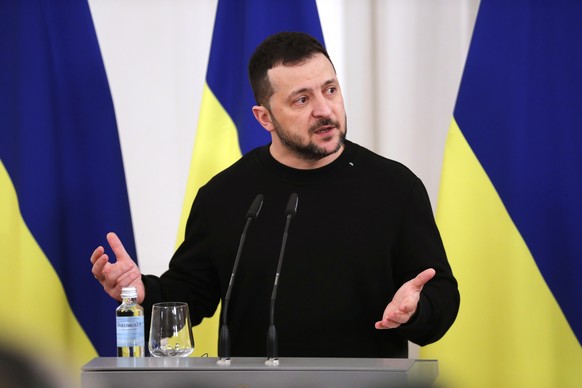 epa11069683 Ukrainian President Volodymyr Zelensky gestures as he speaks during a press conference after his meeting with Latvian President Edgars Rinkevics (not pictured) in Riga, Latvia, 11 January  ...