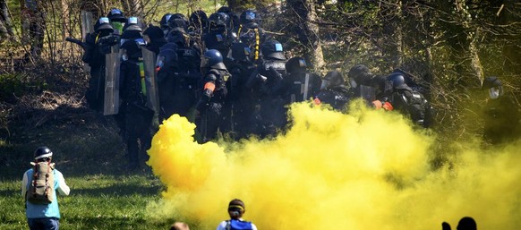 Swiss police officers and protesters clash during the operation of the eviction of environmental protesters from the ZAD de la Colline &quot;Zone A Defendre&quot; (zone to defend) installed by environ ...