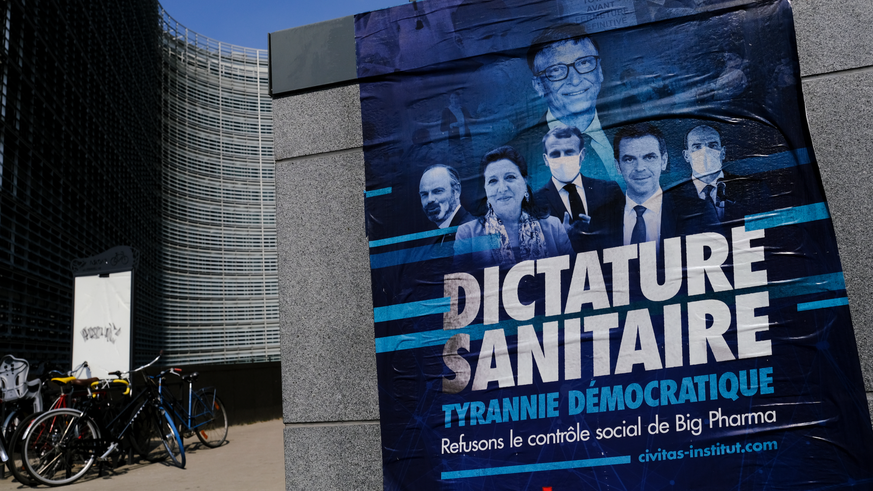 Affiche &quot;Dictature sanitaire&quot; en France